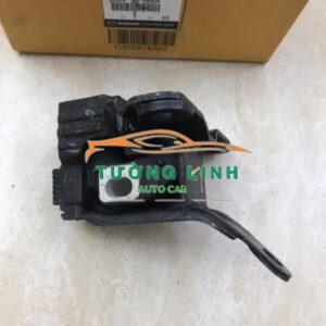 D65239070B | CHÂN MÁY HỘP SỐ MAZDA 2 2010-2014