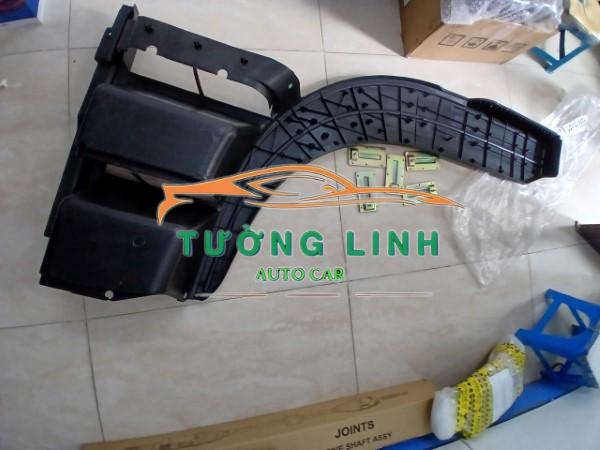 BỆ DẴM CHÂN XE HYUNDAI HD370 | 869307C000